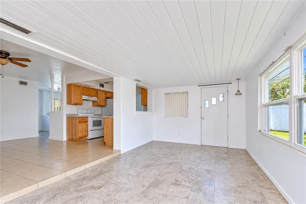 En Renta: $2,650 (3 camas, 2 baños, 1663 Pies cuadrados)