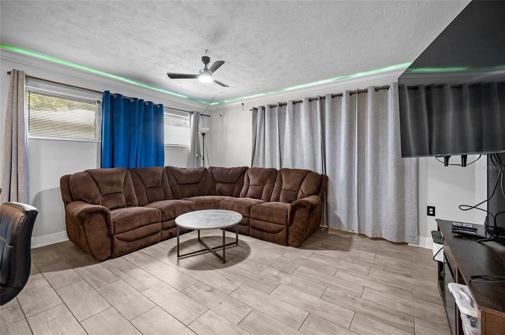En Venta: $240,000 (3 camas, 2 baños, 1308 Pies cuadrados)