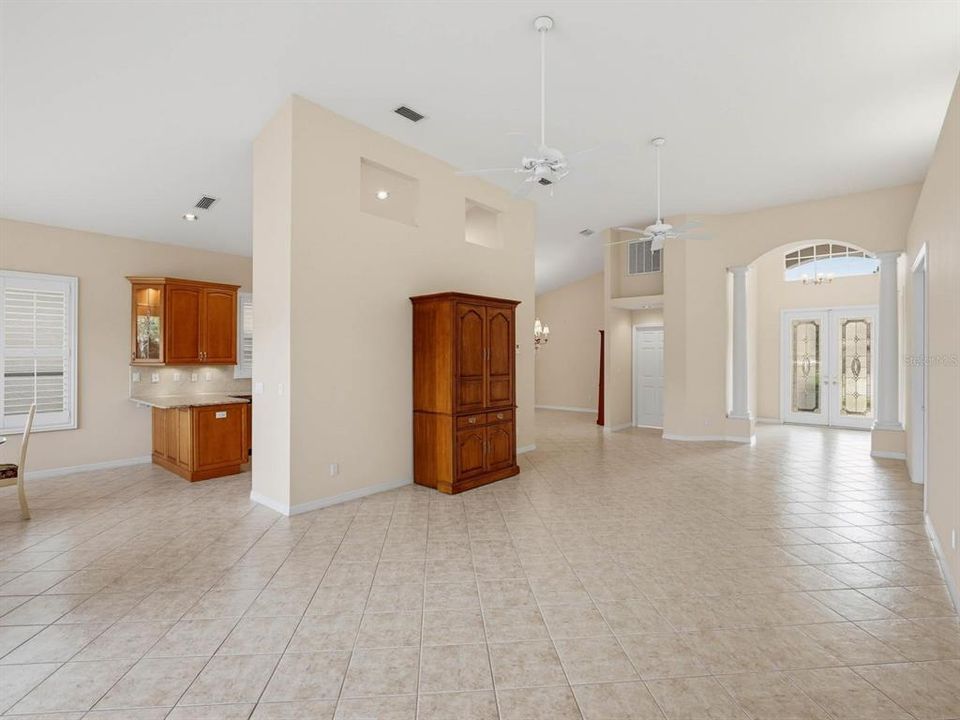 En Venta: $589,000 (2 camas, 2 baños, 2232 Pies cuadrados)