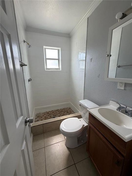 For Rent: $1,350 (2 beds, 1 baths, 800 Square Feet)