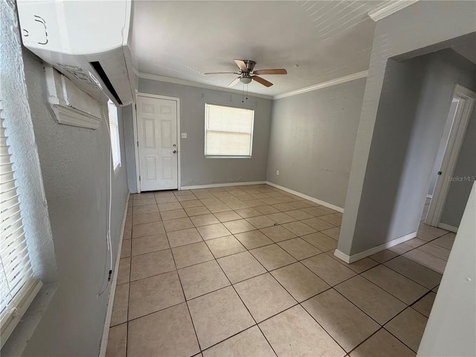 For Rent: $1,350 (2 beds, 1 baths, 800 Square Feet)