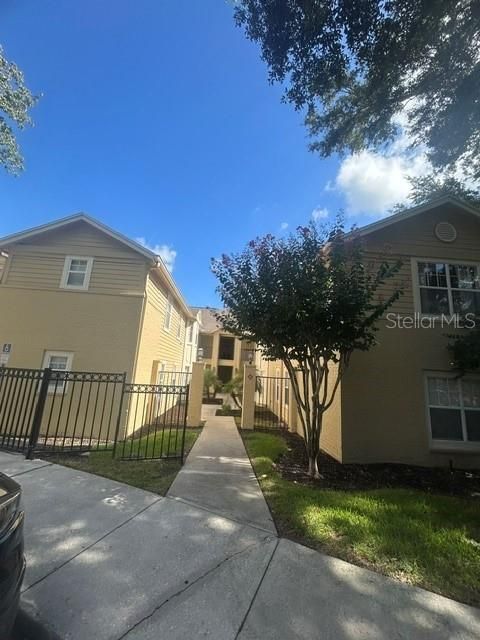 For Rent: $2,000 (2 beds, 2 baths, 1274 Square Feet)