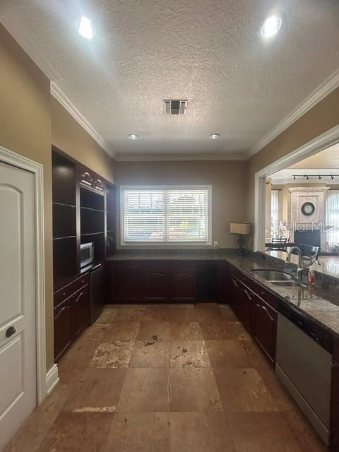 For Rent: $2,000 (2 beds, 2 baths, 1274 Square Feet)