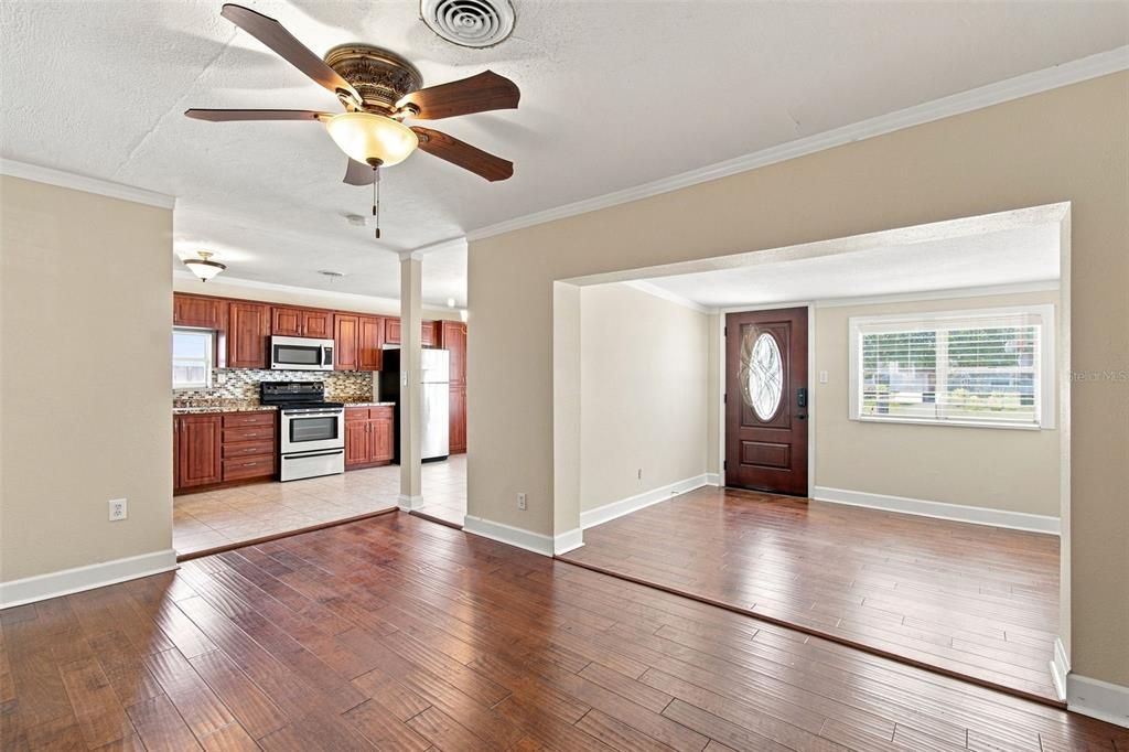 For Sale: $550,000 (3 beds, 2 baths, 1527 Square Feet)