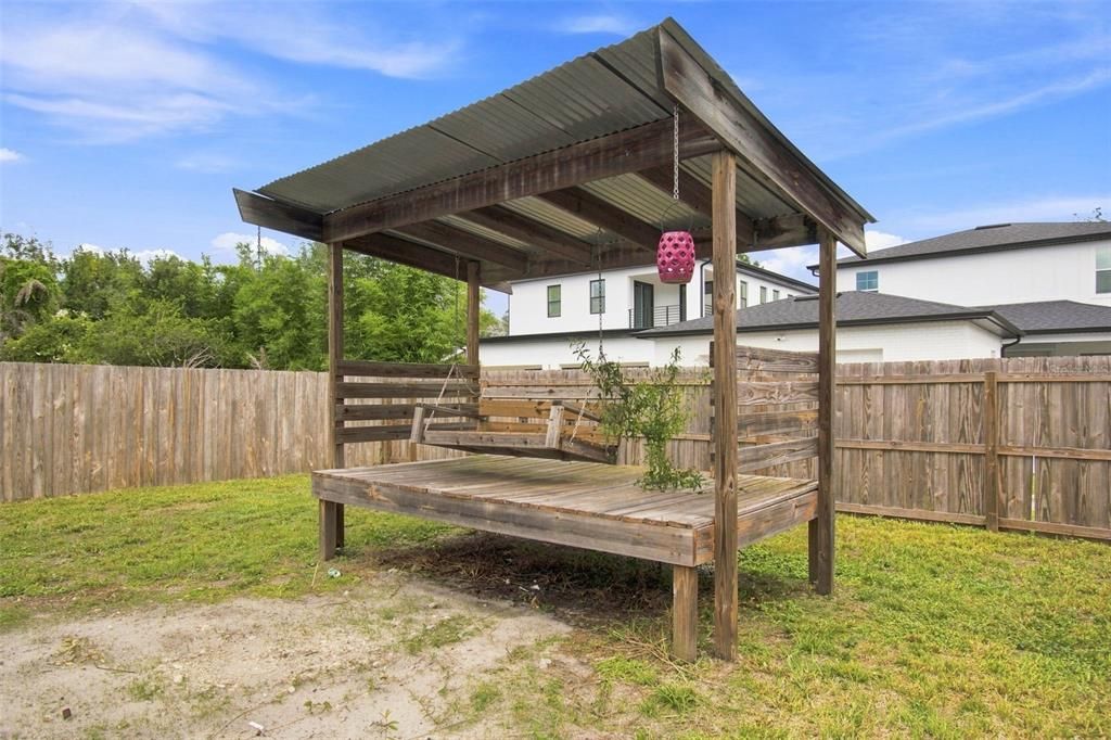 For Sale: $550,000 (3 beds, 2 baths, 1527 Square Feet)