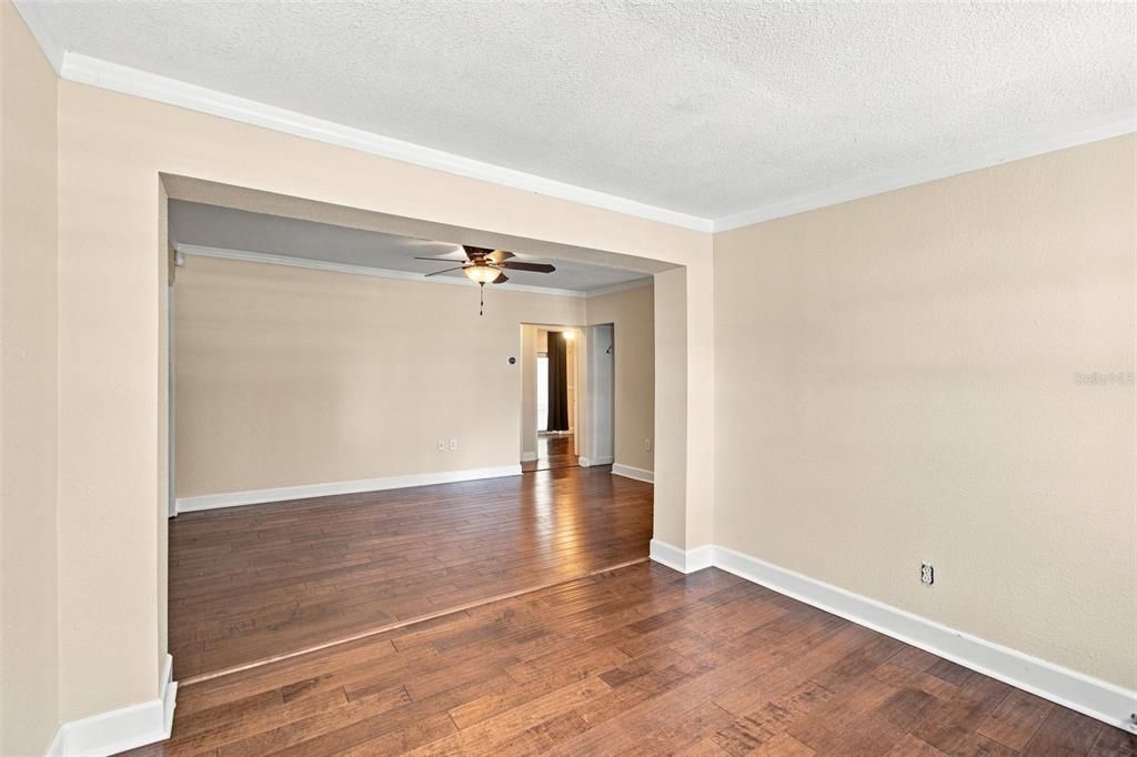 For Sale: $550,000 (3 beds, 2 baths, 1527 Square Feet)
