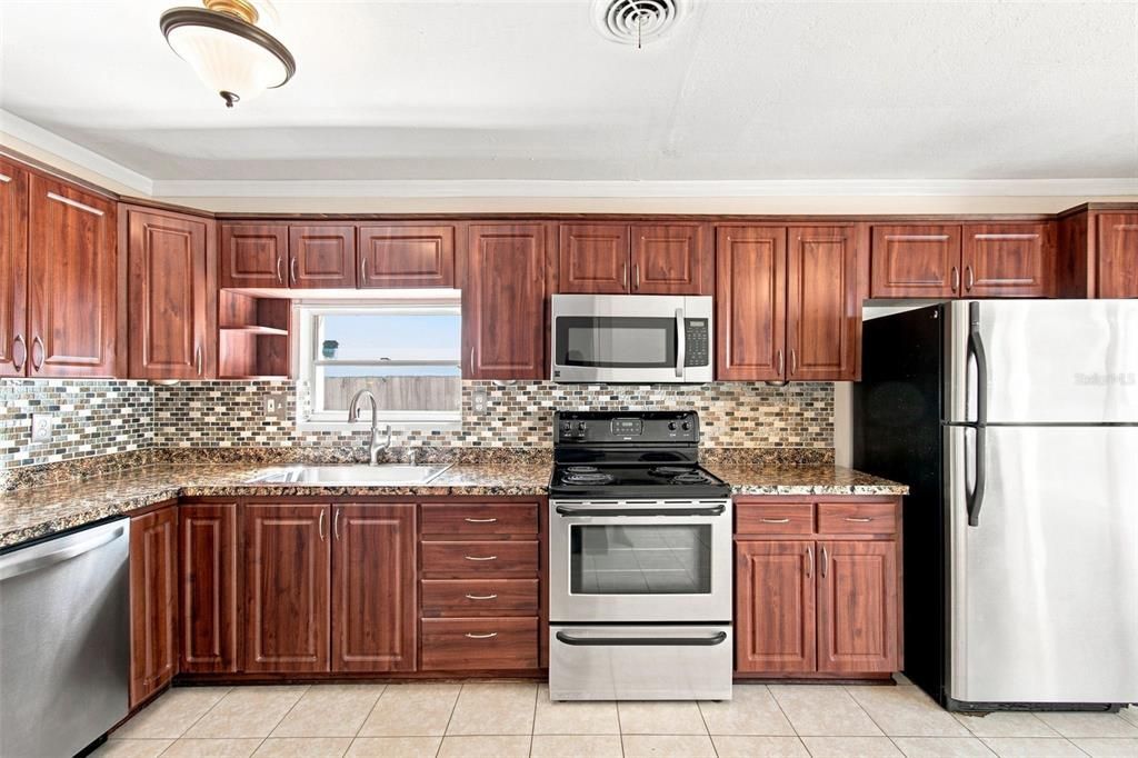 For Sale: $550,000 (3 beds, 2 baths, 1527 Square Feet)