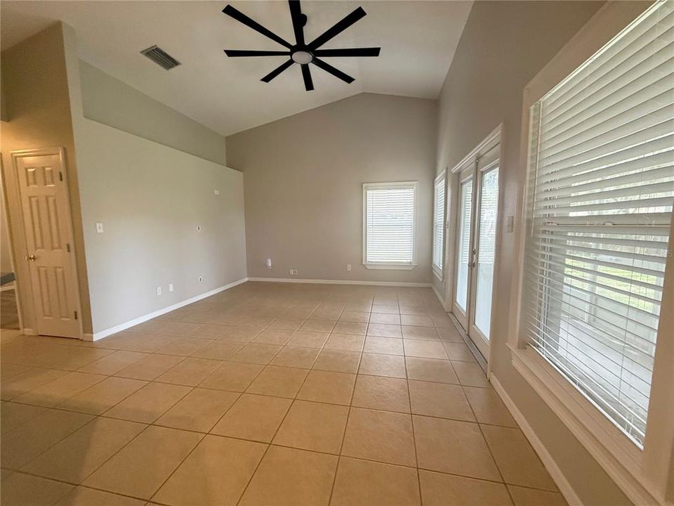 En Venta: $350,200 (3 camas, 2 baños, 1636 Pies cuadrados)