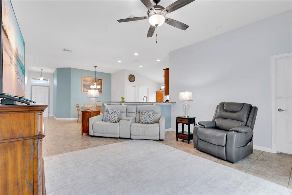 For Sale: $369,000 (4 beds, 2 baths, 1625 Square Feet)