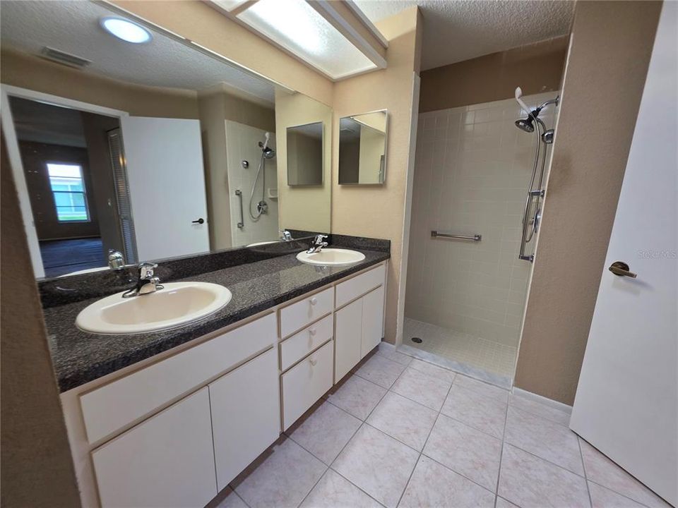 For Sale: $249,900 (2 beds, 2 baths, 1781 Square Feet)