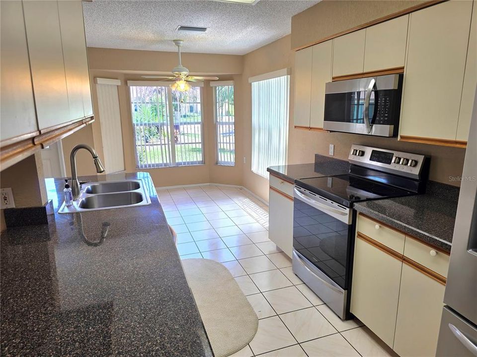 For Sale: $249,900 (2 beds, 2 baths, 1781 Square Feet)