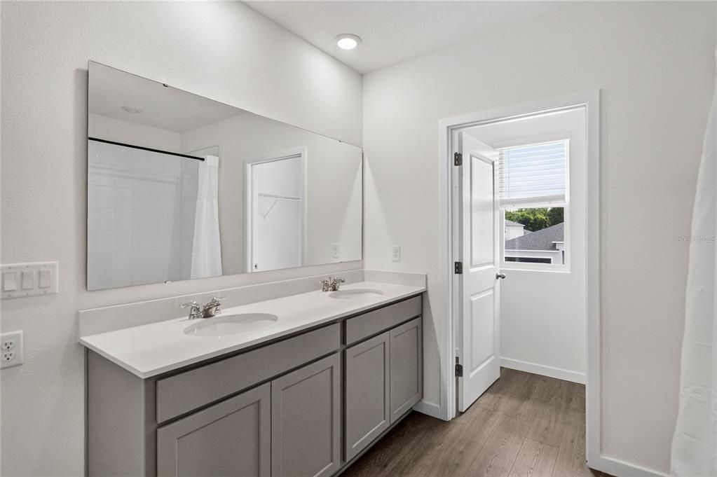 For Rent: $3,350 (5 beds, 3 baths, 2601 Square Feet)