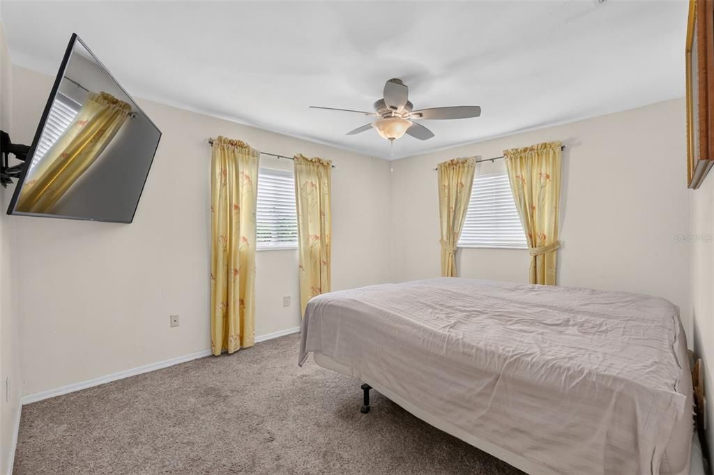 For Sale: $195,000 (2 beds, 2 baths, 1008 Square Feet)