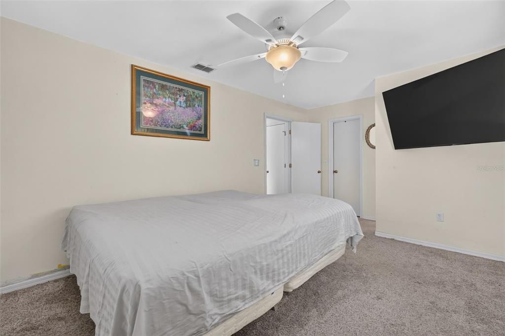 For Sale: $195,000 (2 beds, 2 baths, 1008 Square Feet)