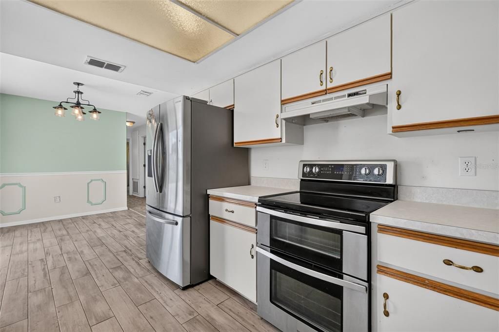 For Sale: $195,000 (2 beds, 2 baths, 1008 Square Feet)