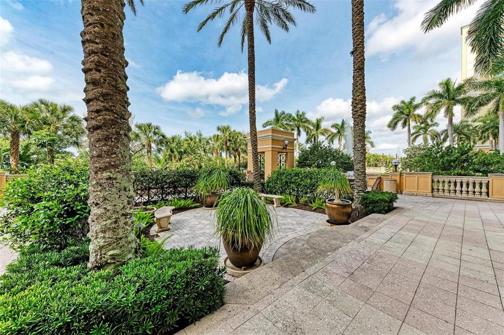 For Sale: $524,900 (2 beds, 2 baths, 1160 Square Feet)