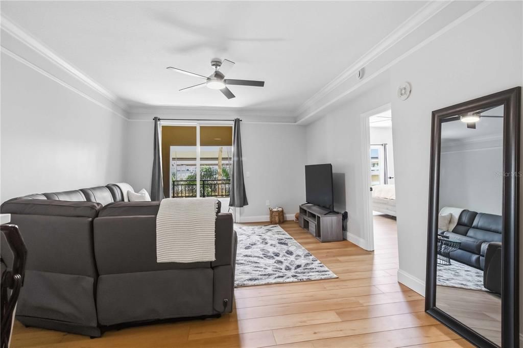 For Sale: $524,900 (2 beds, 2 baths, 1160 Square Feet)