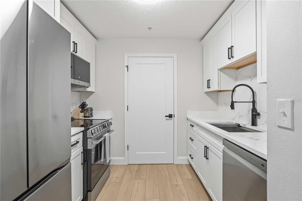 For Sale: $524,900 (2 beds, 2 baths, 1160 Square Feet)