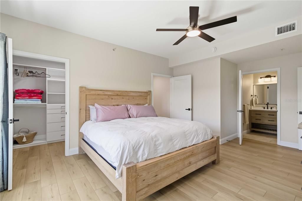 For Sale: $524,900 (2 beds, 2 baths, 1160 Square Feet)