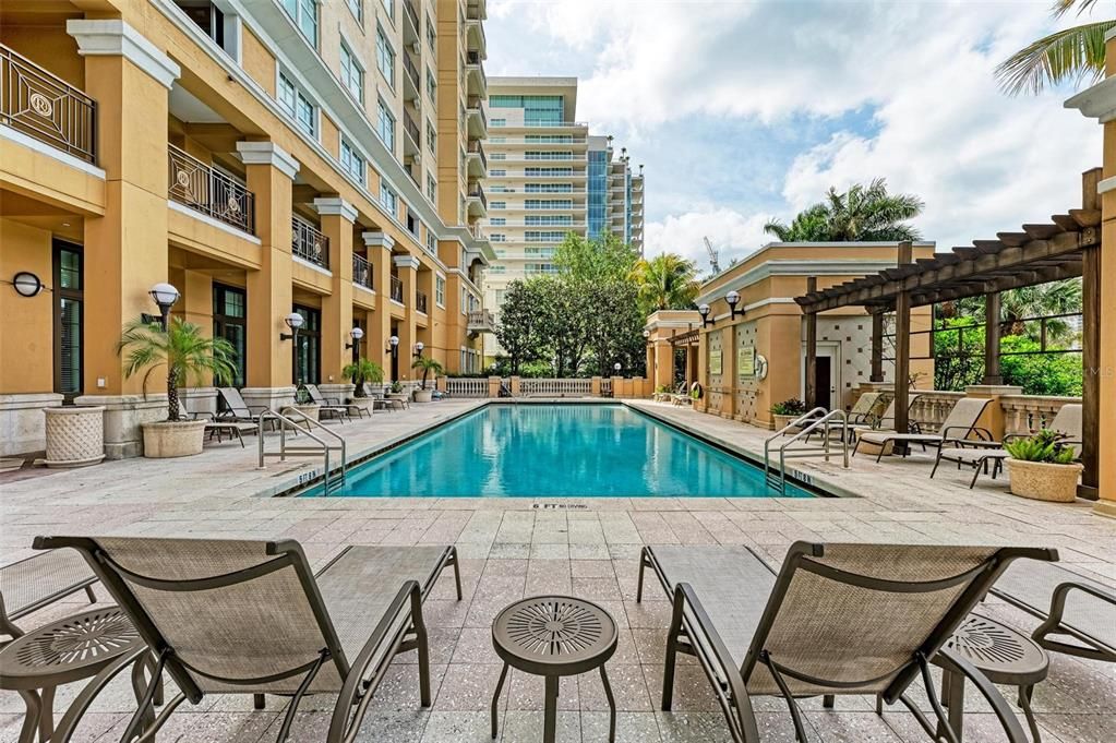 For Sale: $524,900 (2 beds, 2 baths, 1160 Square Feet)