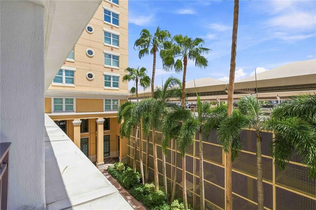 For Sale: $524,900 (2 beds, 2 baths, 1160 Square Feet)