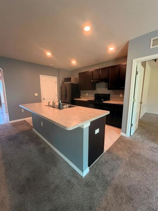 For Rent: $1,900 (3 beds, 2 baths, 1690 Square Feet)