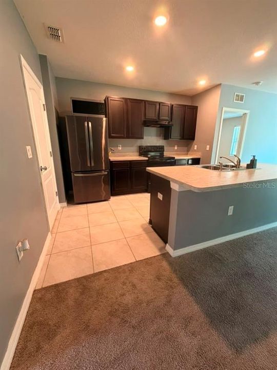 For Rent: $1,900 (3 beds, 2 baths, 1690 Square Feet)