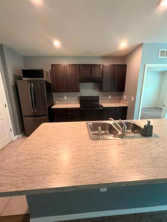 For Rent: $1,900 (3 beds, 2 baths, 1690 Square Feet)