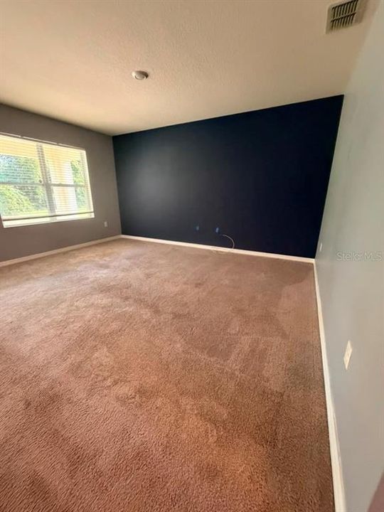 For Rent: $1,900 (3 beds, 2 baths, 1690 Square Feet)