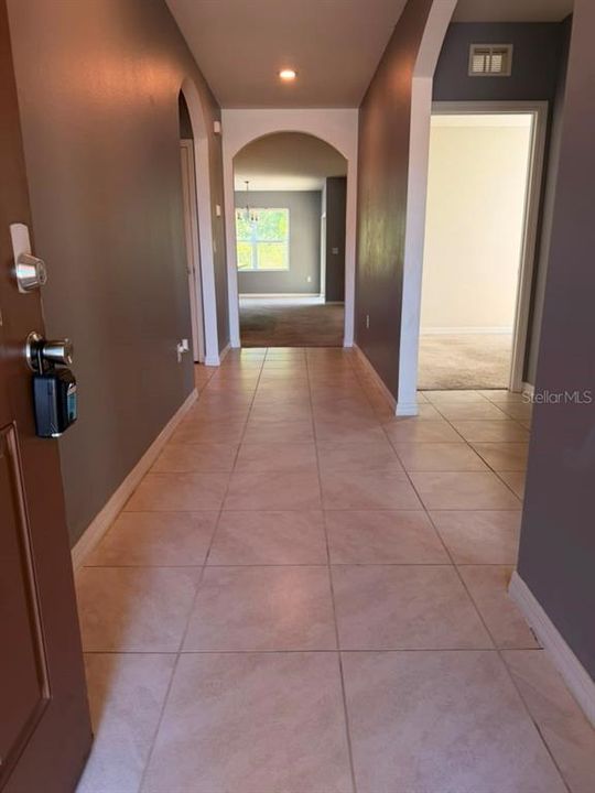 For Rent: $1,900 (3 beds, 2 baths, 1690 Square Feet)