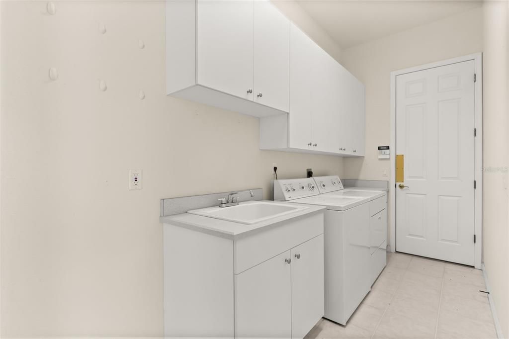 For Sale: $410,000 (3 beds, 2 baths, 2113 Square Feet)