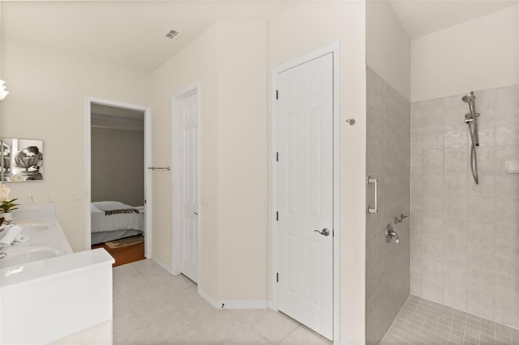 For Sale: $410,000 (3 beds, 2 baths, 2113 Square Feet)