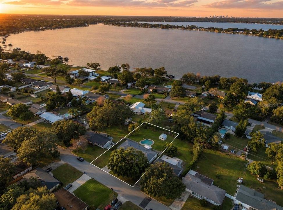На продажу: $589,000 (4 спален, 4 ванн, 1680 Квадратных фут)