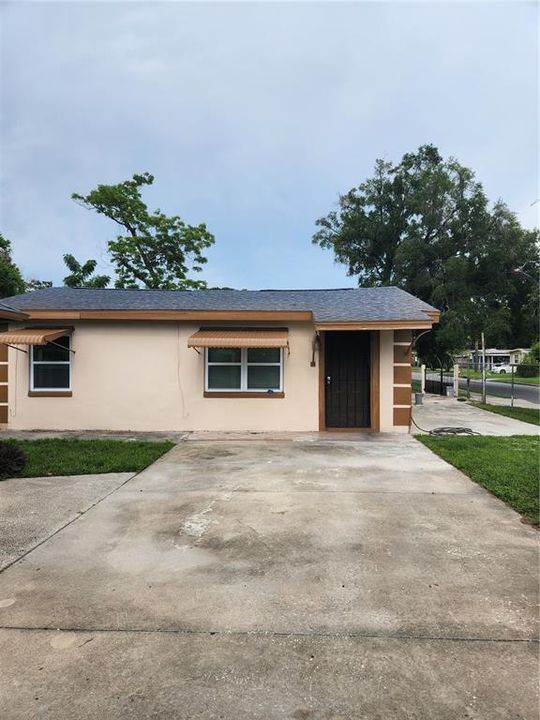 For Rent: $2,100 (2 beds, 1 baths, 970 Square Feet)