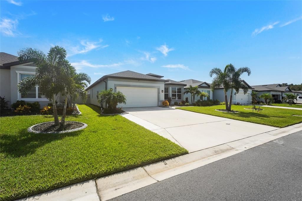 For Sale: $599,999 (3 beds, 3 baths, 2258 Square Feet)