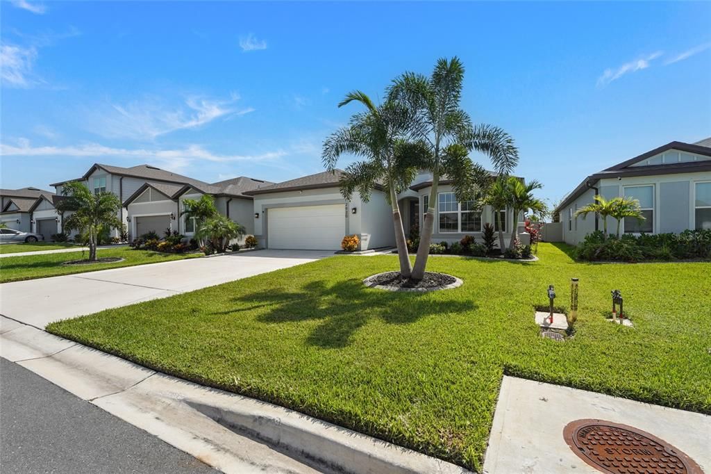 For Sale: $599,999 (3 beds, 3 baths, 2258 Square Feet)