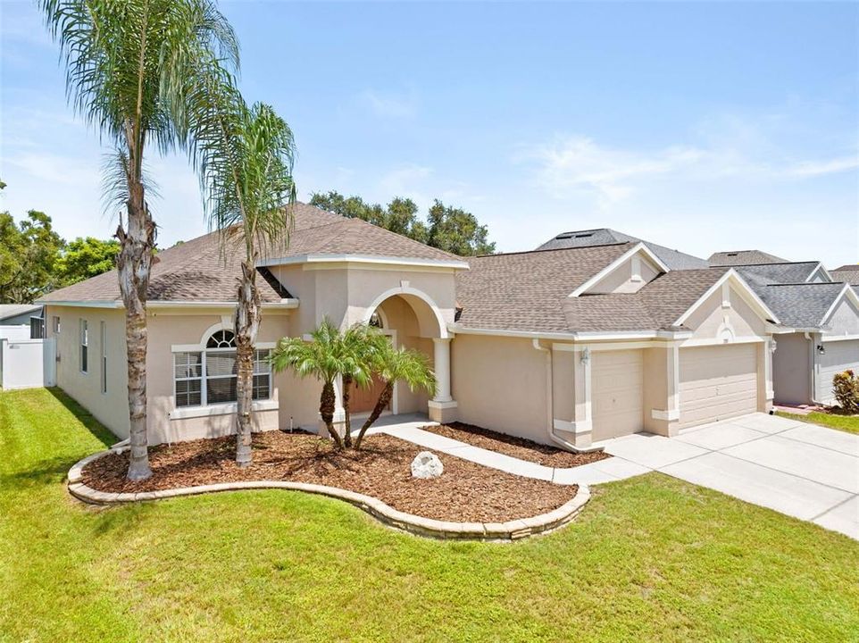 Active With Contract: $569,900 (4 beds, 3 baths, 2301 Square Feet)