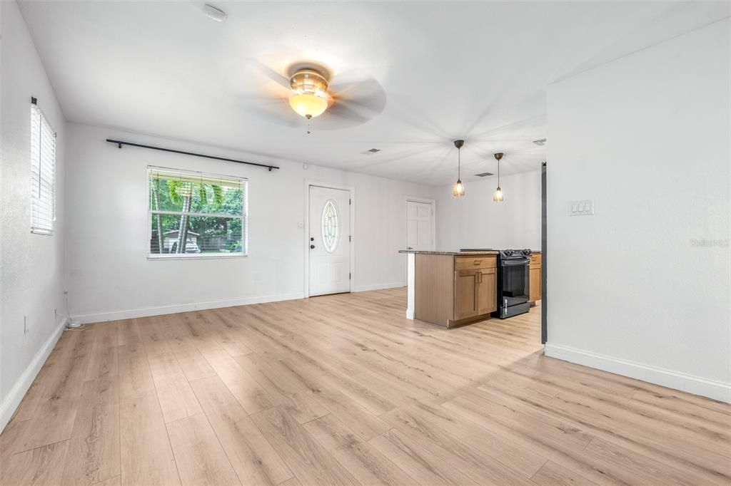 En Venta: $420,000 (3 camas, 2 baños, 1250 Pies cuadrados)