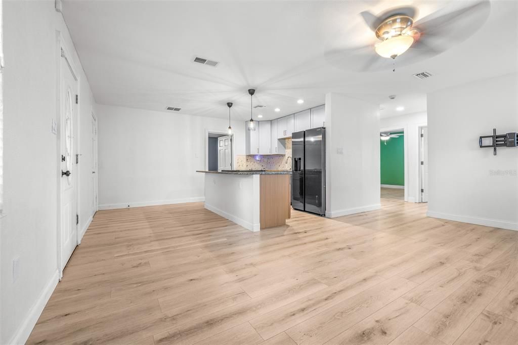 En Venta: $420,000 (3 camas, 2 baños, 1250 Pies cuadrados)