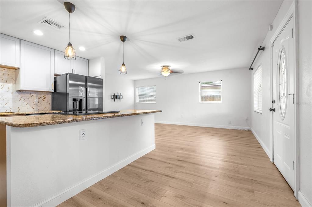 En Venta: $420,000 (3 camas, 2 baños, 1250 Pies cuadrados)