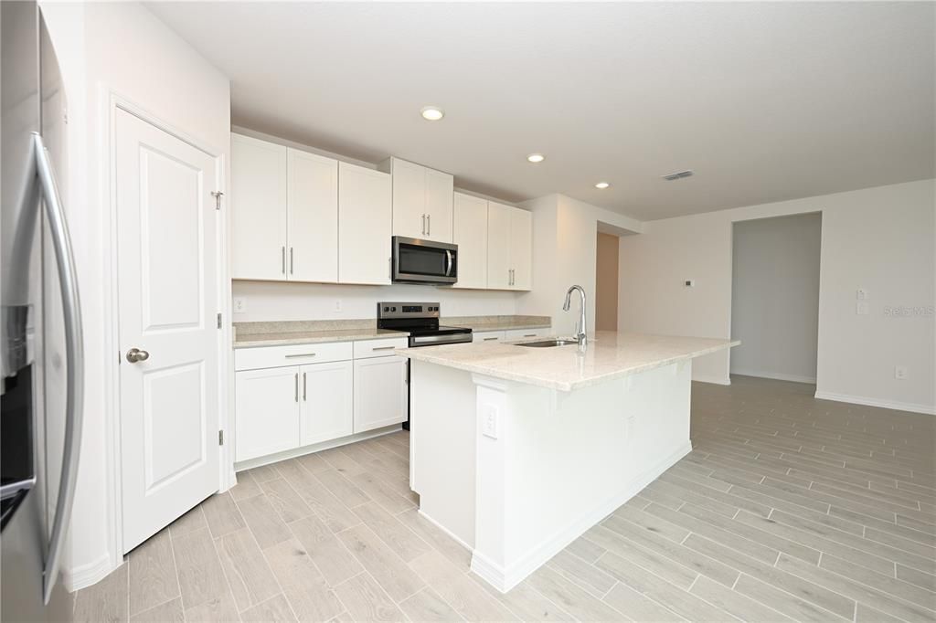 For Rent: $2,360 (4 beds, 2 baths, 1840 Square Feet)