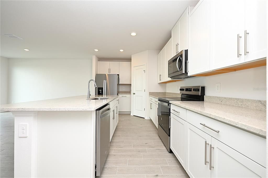 For Rent: $2,360 (4 beds, 2 baths, 1840 Square Feet)