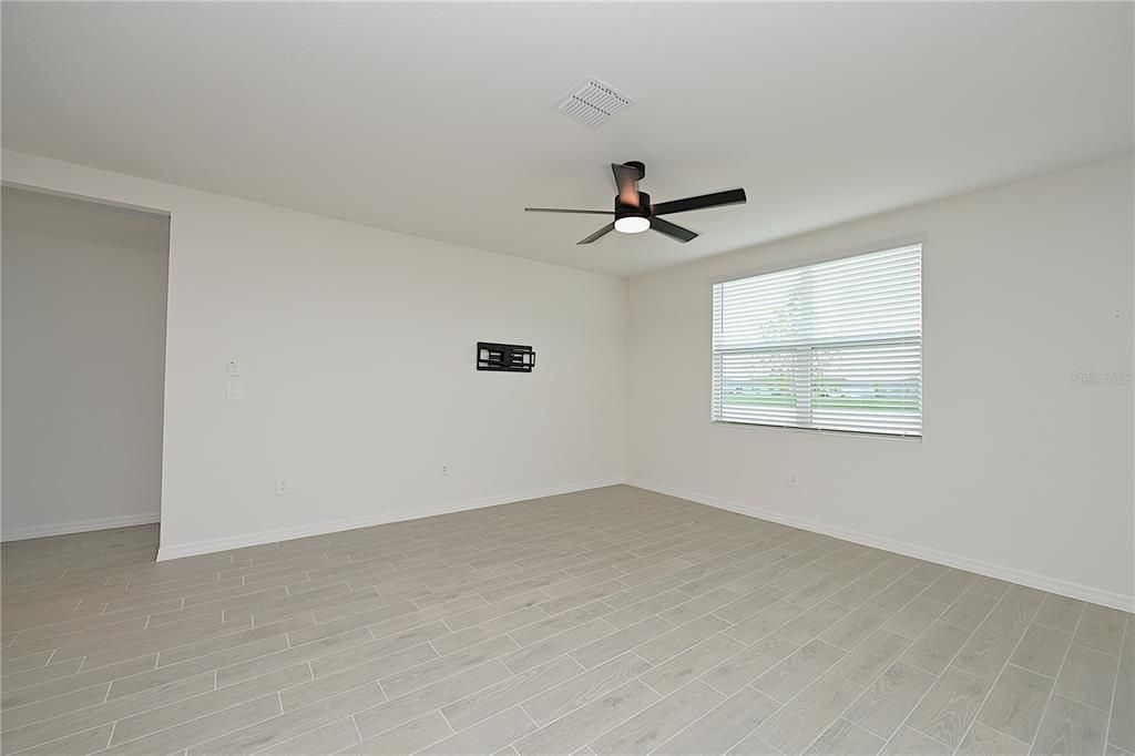 For Rent: $2,360 (4 beds, 2 baths, 1840 Square Feet)