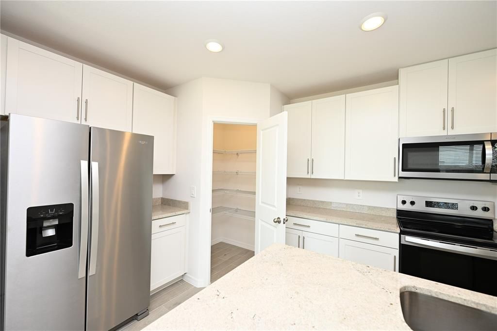 For Rent: $2,360 (4 beds, 2 baths, 1840 Square Feet)