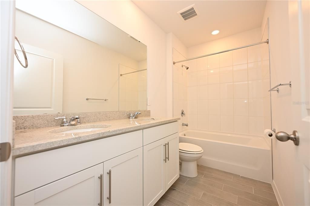 For Rent: $2,360 (4 beds, 2 baths, 1840 Square Feet)