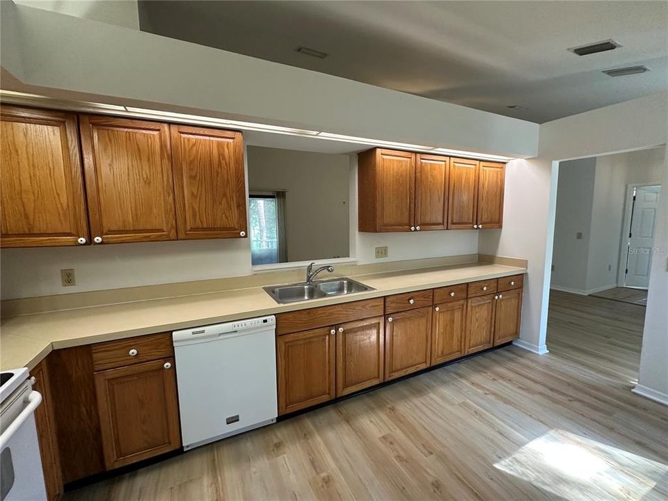 En Venta: $399,900 (4 camas, 3 baños, 1530 Pies cuadrados)