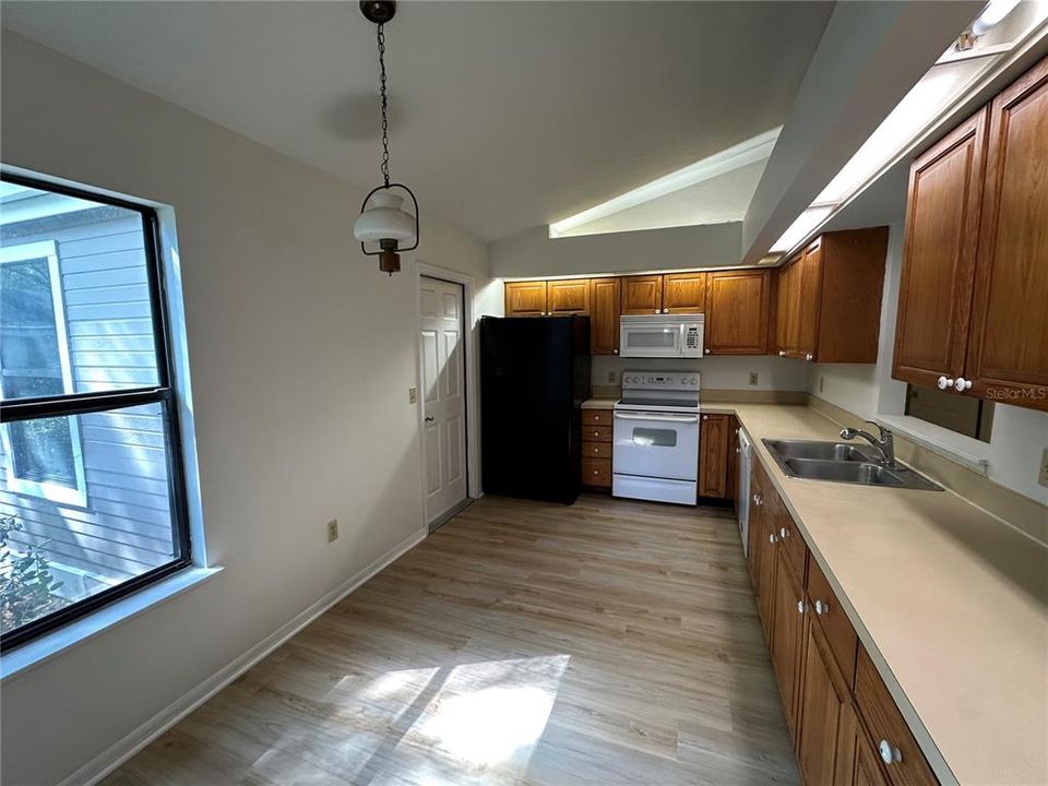 En Venta: $399,900 (4 camas, 3 baños, 1530 Pies cuadrados)