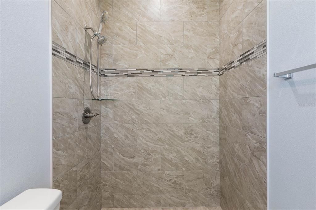 En Venta: $538,000 (6 camas, 0 baños, 2381 Pies cuadrados)