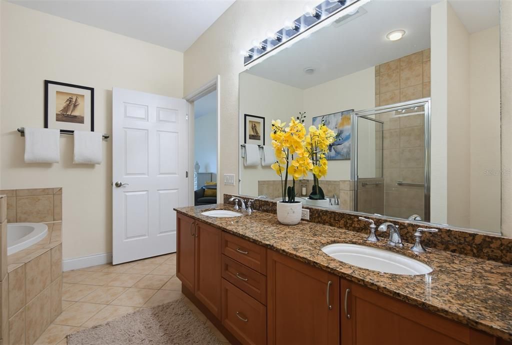 For Sale: $499,000 (3 beds, 3 baths, 2364 Square Feet)