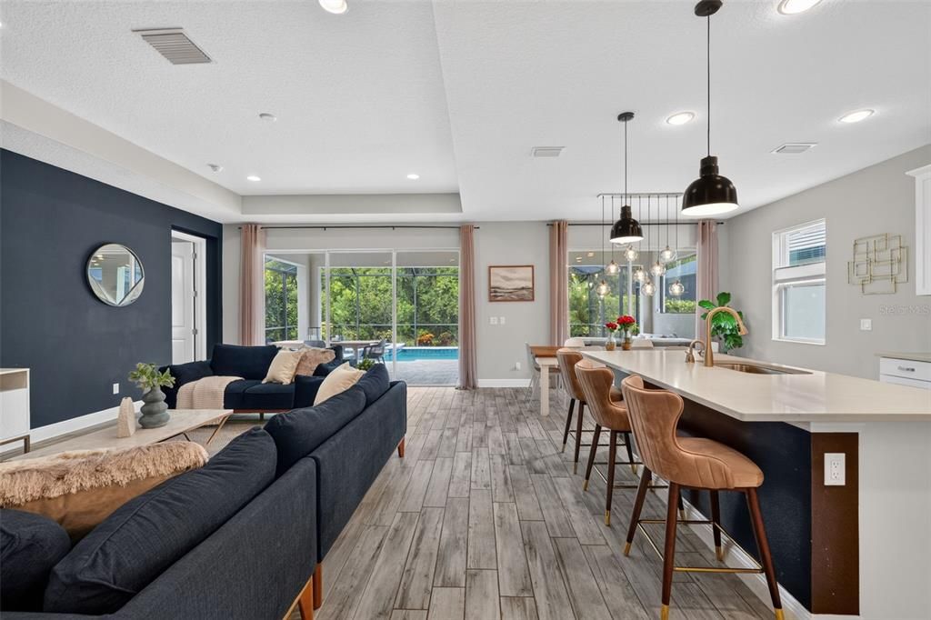 En Venta: $775,000 (4 camas, 3 baños, 2299 Pies cuadrados)